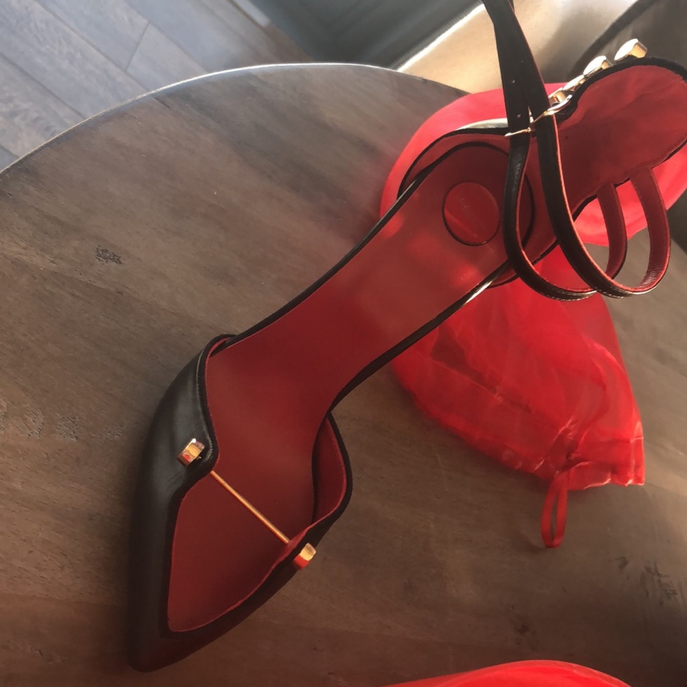 Hardot Luxury Romanian shoe. Size 9 New, never worn.